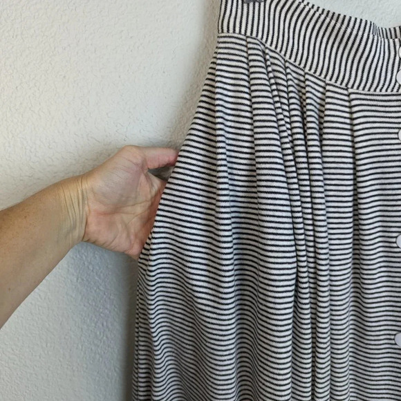 Jones New York Black/White Striped Button Down Skirt with Pockets - Picture 5 of 6